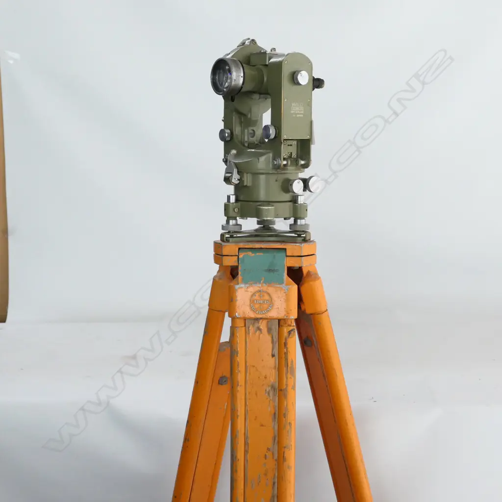 WILD, HEERBRUG, SWITZERLAND THEODOLITE, WITH RED PAINTED METAL CASE & ORANGE PAINTED TRIPOD Image 1++